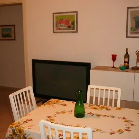 Damonte A Apartment